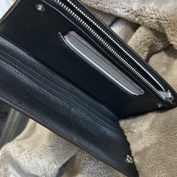 Michael Kors wallet - Picture 2 of 3